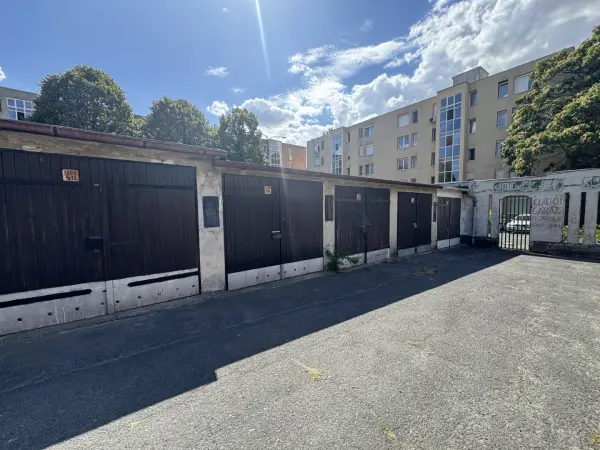 Eladó garázs, Tatabánya 16 m² 11.9 M Ft