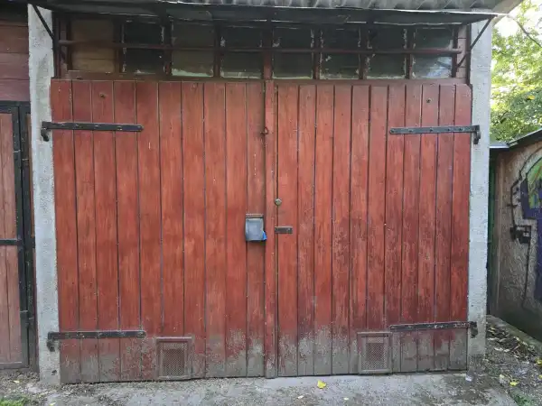 Eladó garázs, Vác 16 m² 7.5 M Ft Eladó garázs, Vác 16 m² 7.5 M Ft