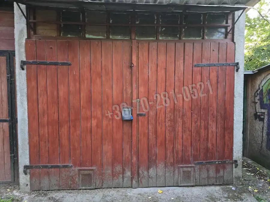 eladó garázs, Vác