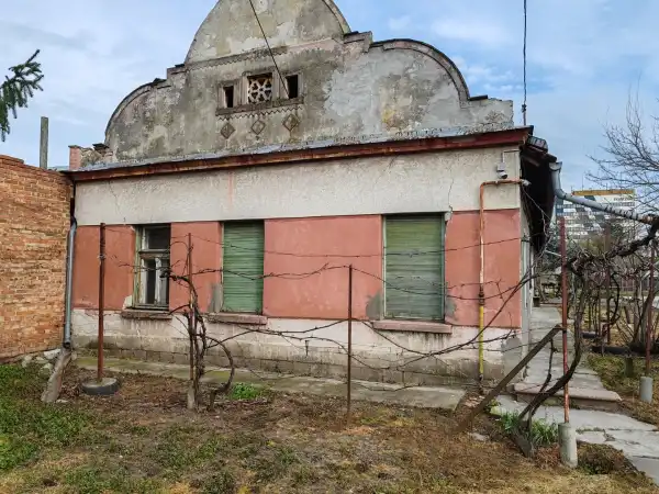 Eladó házrész, Békéscsaba 3 szoba 120 m² 69 M Ft