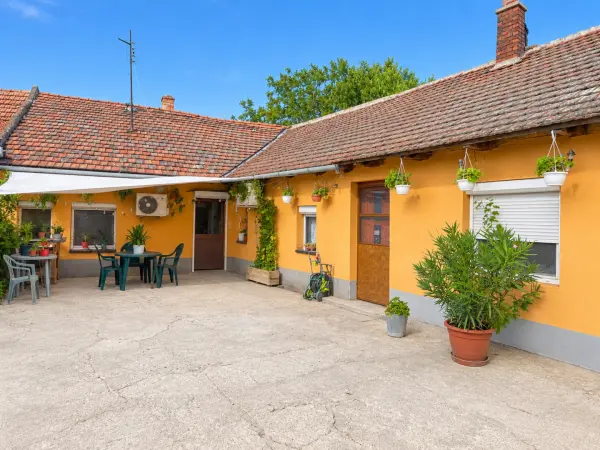 Eladó házrész, Kiskunfélegyháza 2+1 szoba 91 m² 35.9 M Ft