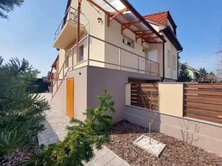 Eladó ikerház, Budapest, XVIII. kerület 7 szoba 260 m² 180 M Ft