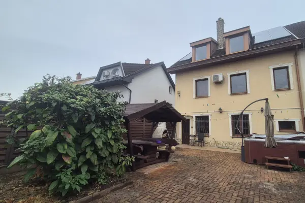Eladó ikerház, Debrecen 6 szoba 240 m² 155 M Ft