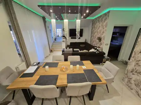 Eladó ikerház, Dunakeszi 6+1 szoba 160 m² 229 M Ft