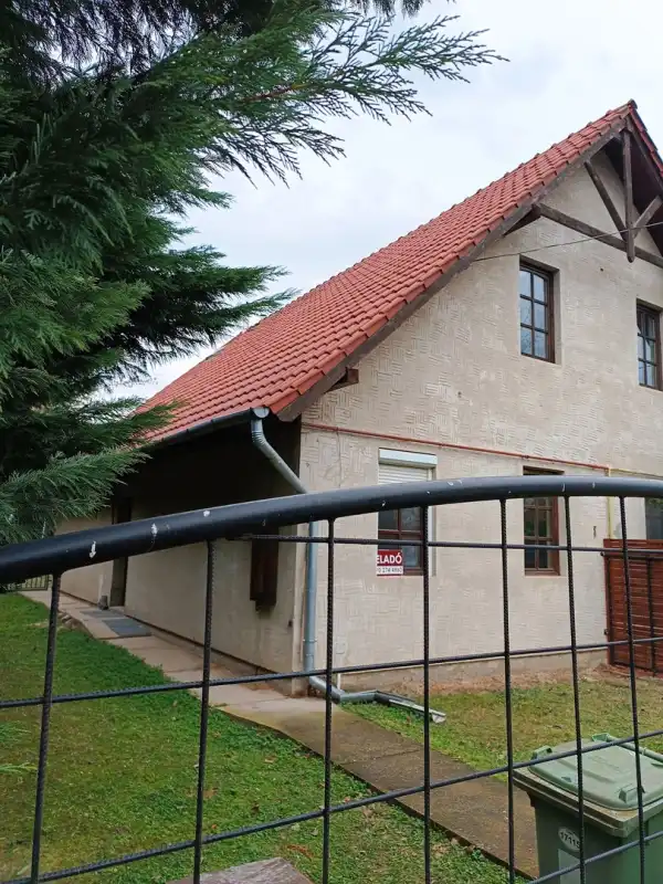 Eladó ikerház, Göd 7+2 szoba 170 m² 79.9 M Ft Eladó ikerház, Göd 7+2 szoba 170 m² 79.9 M Ft