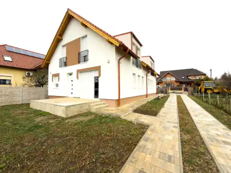 Eladó ikerház, Rétság 5 szoba 112 m² 94.9 M Ft