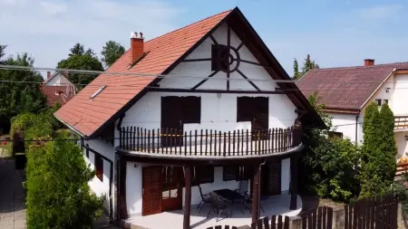 Eladó nyaraló, Balatonszárszó 13 szoba 244 m² 183 M Ft
