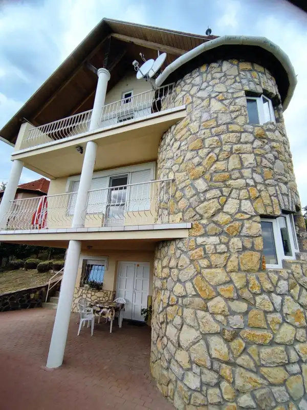Eladó nyaraló, Bár 3 szoba 114 m² 62.62 M Ft