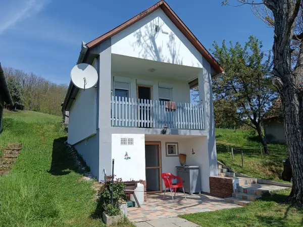 Eladó nyaraló, Csörnyeföld 1 szoba 33 m² 15.5 M Ft