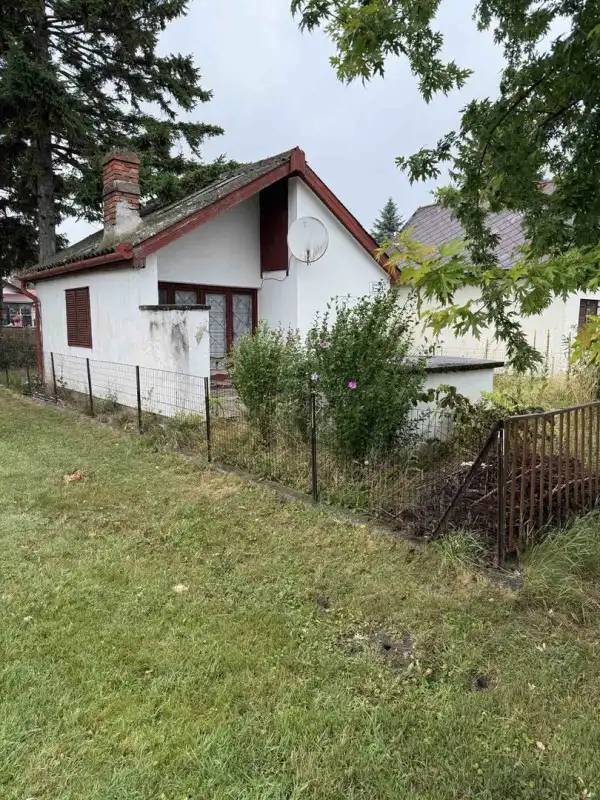 Eladó nyaraló, Lipót 1 szoba 21 m² 17.5 M Ft