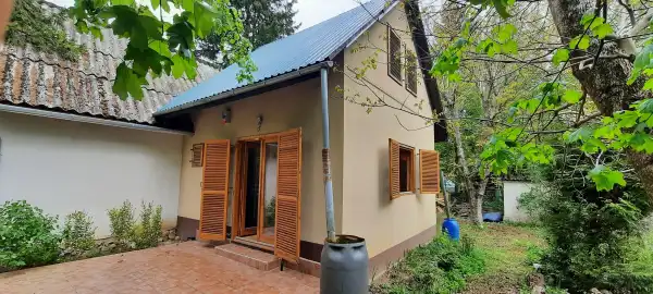 Eladó nyaraló, Nagymaros 1+2 szoba 44 m² 28 M Ft