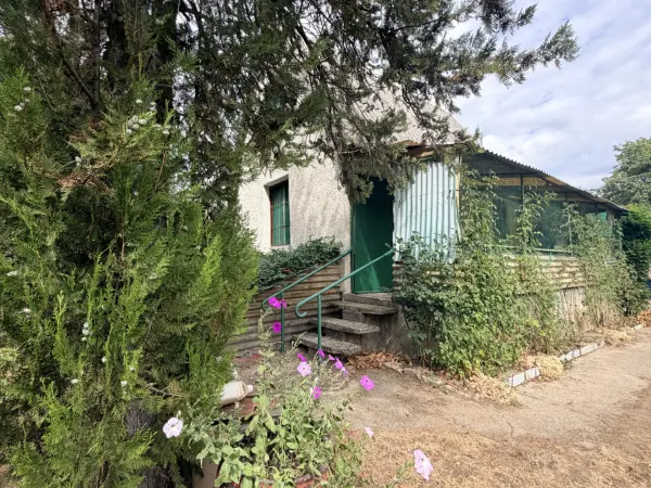 Eladó nyaraló, Oroszlány 2 szoba 35 m² 20.2 M Ft