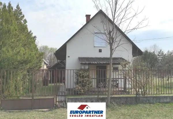 Eladó nyaraló, Tápiószentmárton 3 szoba 57 m² 29.5 M Ft