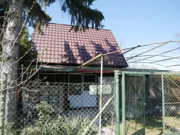 Eladó nyaraló, Tápiószentmárton 3 szoba 51 m² 12 M Ft
