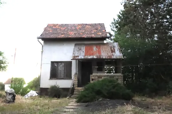 Eladó nyaraló, Tápiószentmárton 2 szoba 43 m² 15.9 M Ft