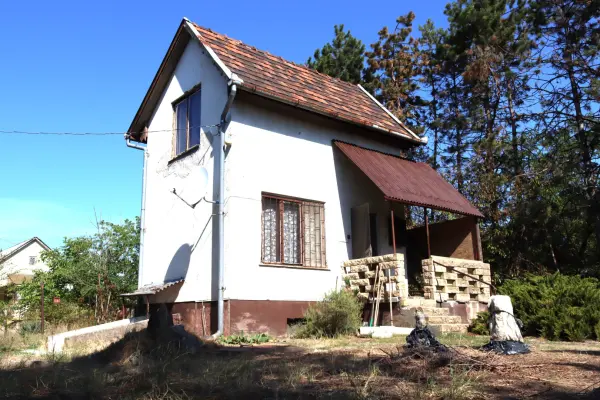 Eladó nyaraló, Tápiószentmárton 2 szoba 43 m² 13.5 M Ft