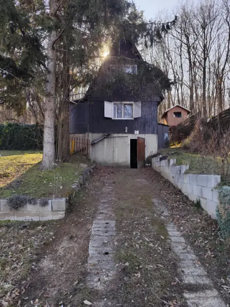 Eladó nyaraló, Tatabánya 2 szoba 70 m² 26.8 M Ft