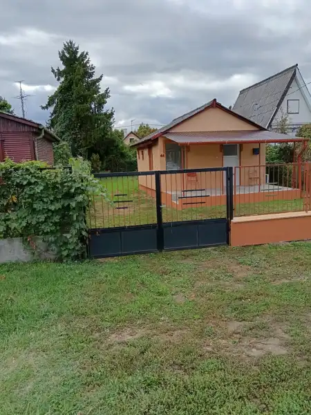 Eladó nyaraló, Tóalmás 1+1 szoba 42 m² 24.4 M Ft