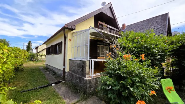 Eladó nyaraló, Vonyarcvashegy 3 szoba 60 m² 58.8 M Ft