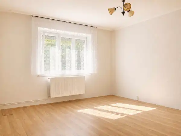 Eladó panellakás, Békéscsaba 2 szoba 52 m² 29.5 M Ft