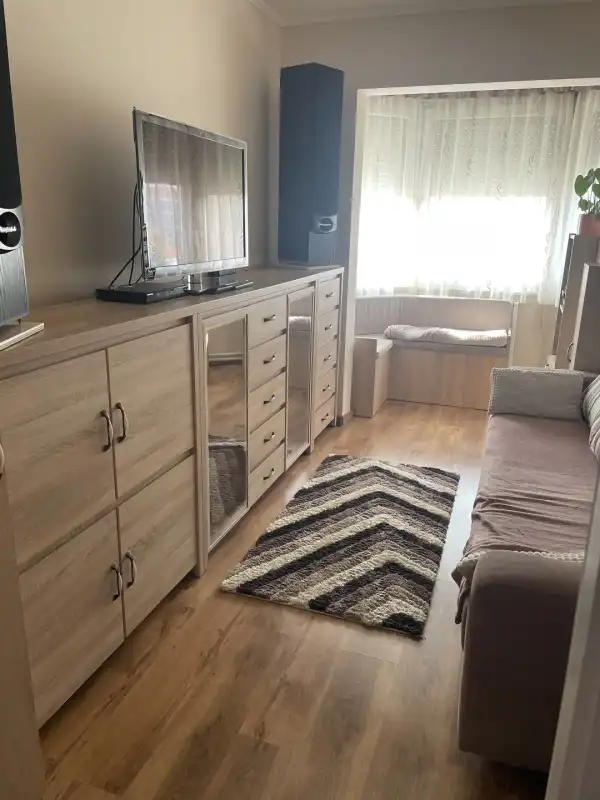Eladó panellakás, Békéscsaba 2+1 szoba 73 m² 37.9 M Ft