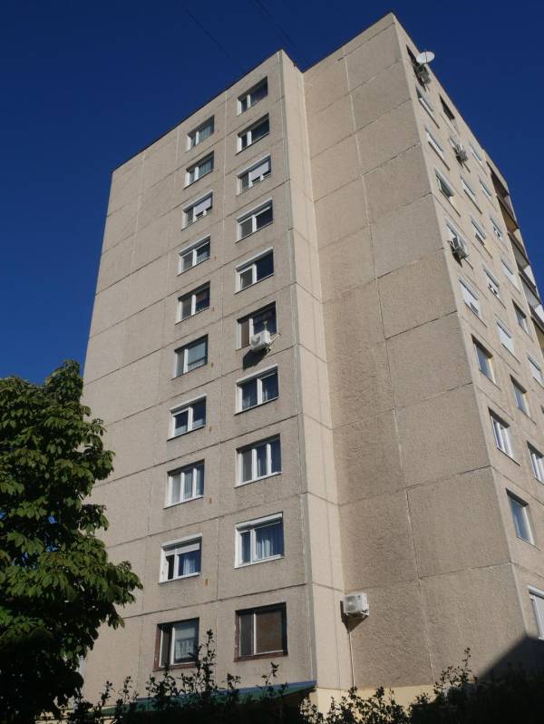 eladó panellakás, Cegléd