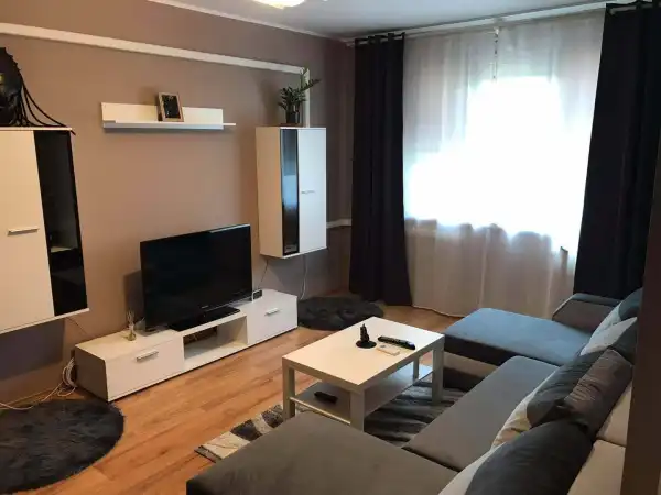Eladó panellakás, Dunaújváros 1+1 szoba 49 m² 35 M Ft