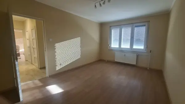 Eladó panellakás, Dunaújváros 2 szoba 52 m² 35.5 M Ft