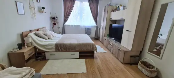 Eladó panellakás, Dunaújváros 2 szoba 53 m² 27.9 M Ft