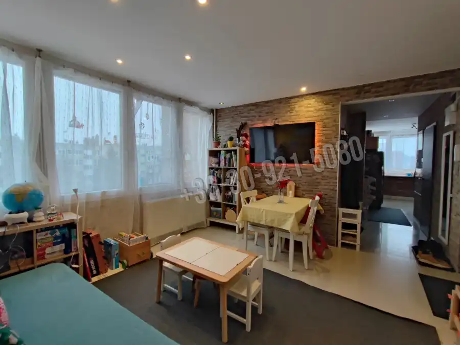 eladó panellakás, Gödöllő