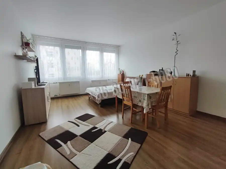 eladó panellakás, Gödöllő