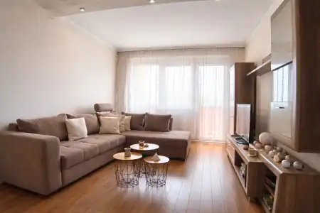 eladó panellakás, Győr