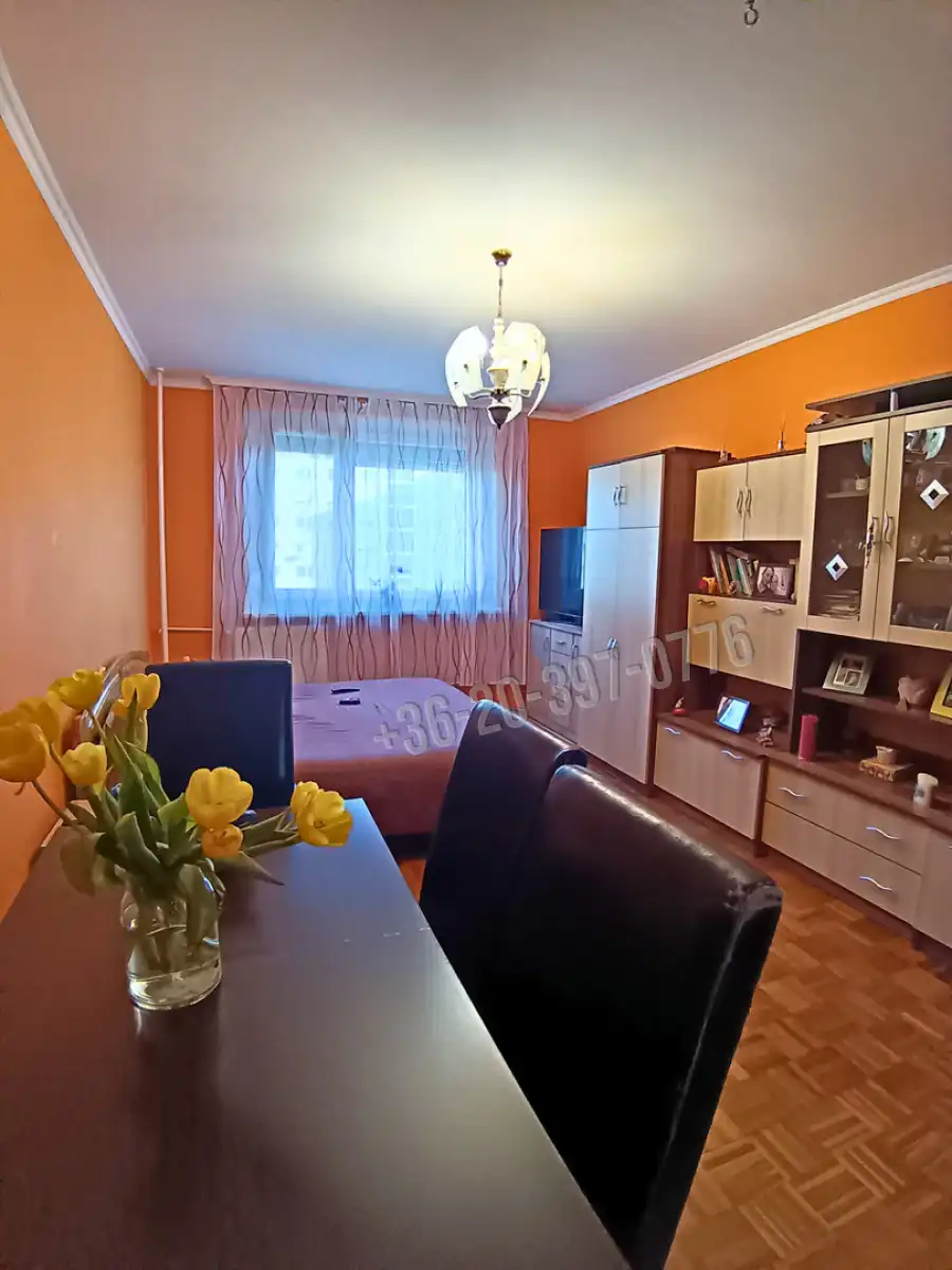 eladó panellakás, Győr