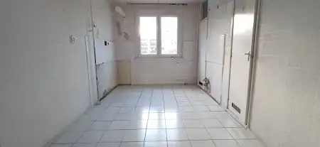 eladó panellakás, Gyula