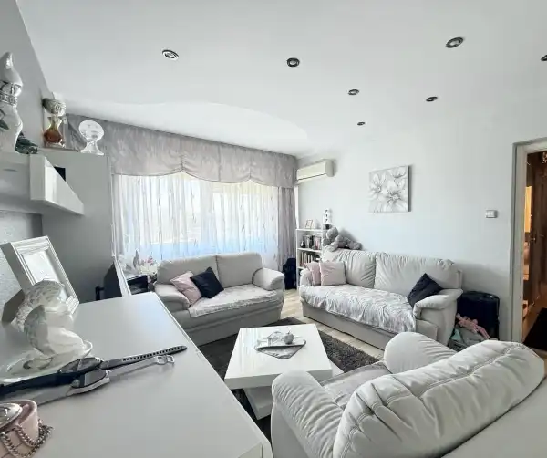 Eladó panellakás, Oroszlány 2+1 szoba 53 m² 36.8 M Ft