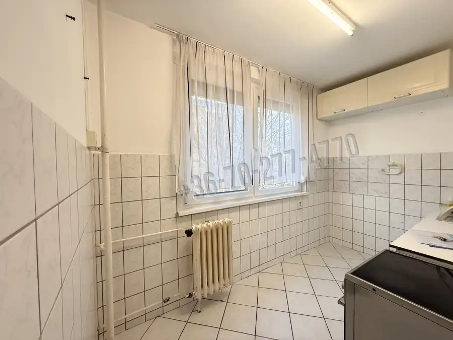 eladó panellakás, Oroszlány