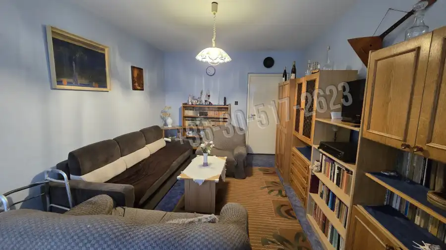 eladó panellakás, Paks