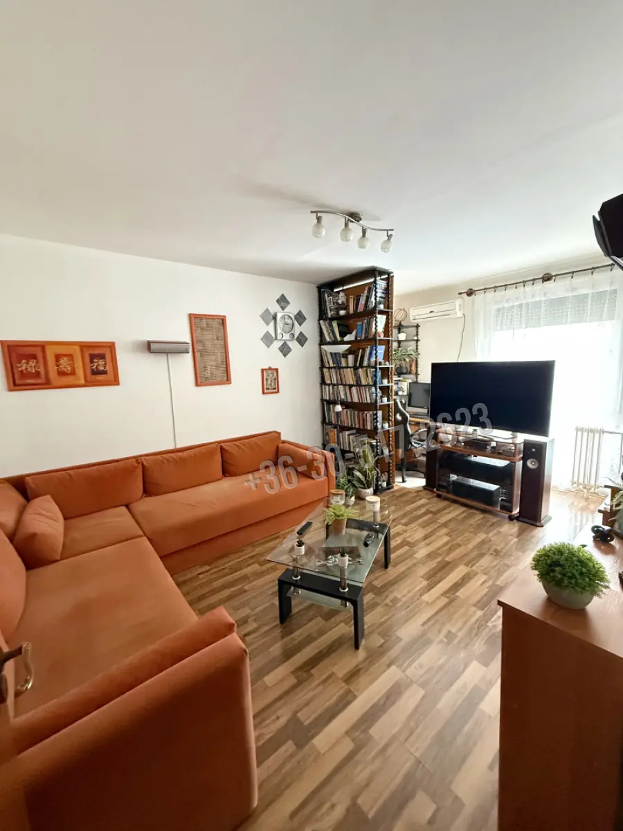 eladó panellakás, Paks