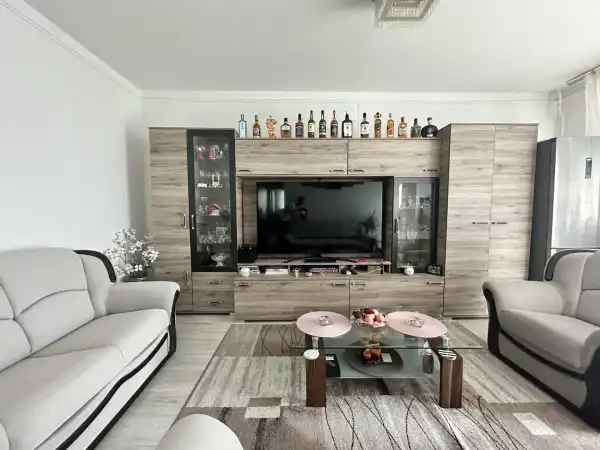 Eladó panellakás, Székesfehérvár 3 szoba 53 m² 52.5 M Ft