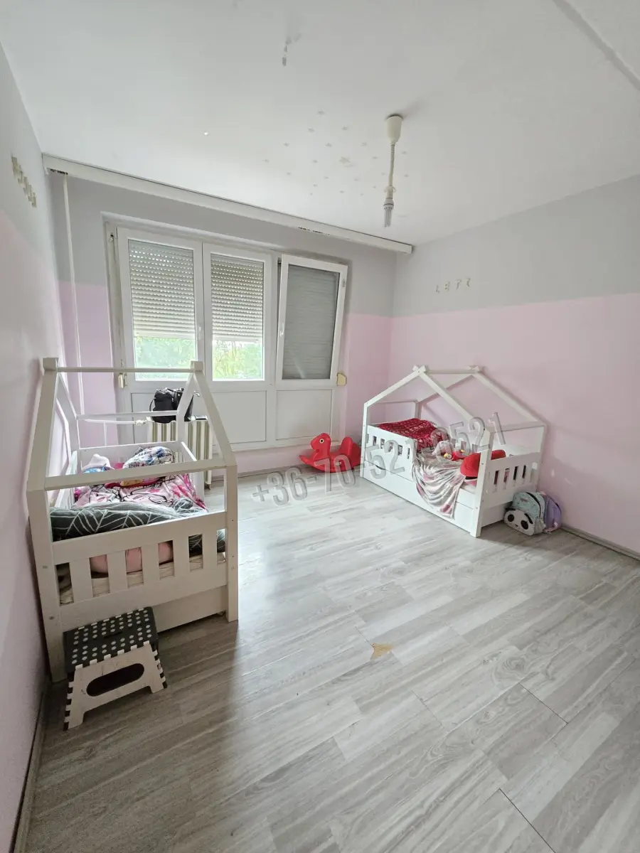 eladó panellakás, Szentlőrinc