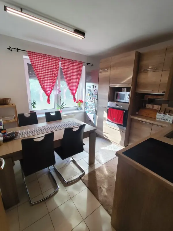 Eladó panellakás, Táborfalva 2 szoba 54 m² 30.5 M Ft