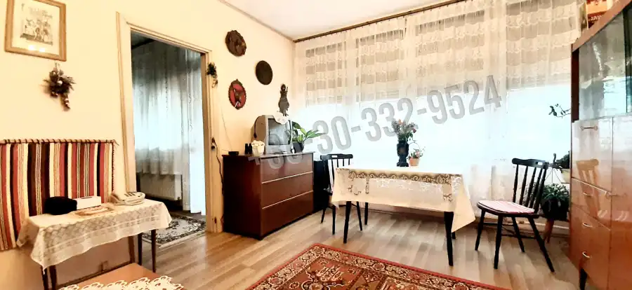 eladó panellakás, Vác