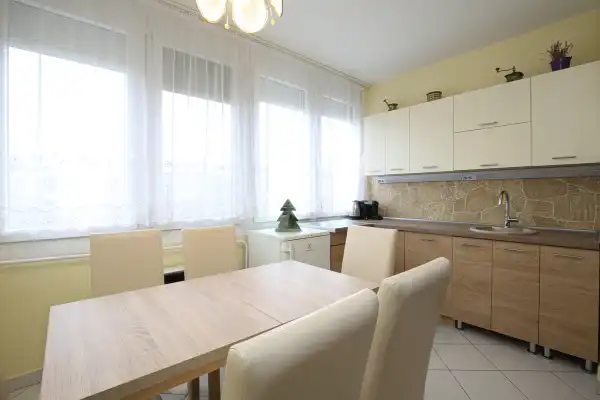 Eladó panellakás, Vác 2 szoba 58 m² 62.9 M Ft