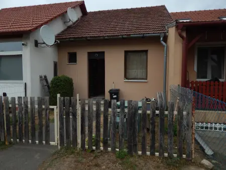 Eladó sorház, Bokod 1 szoba 37 m² 38 M Ft