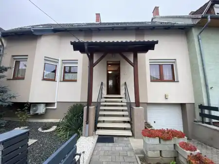 Eladó sorház, Sopron 6 szoba 209 m² 132.9 M Ft