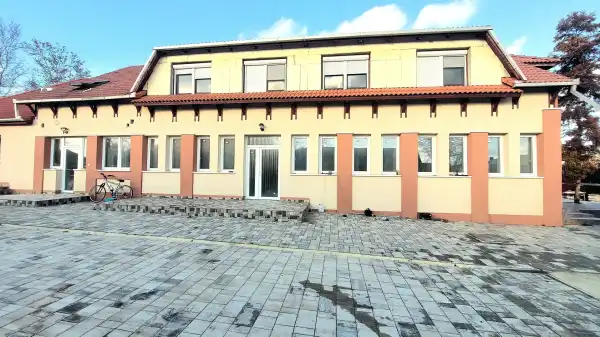 Eladó téglalakás, Berettyóújfalu 3 szoba 127 m² 55 M Ft