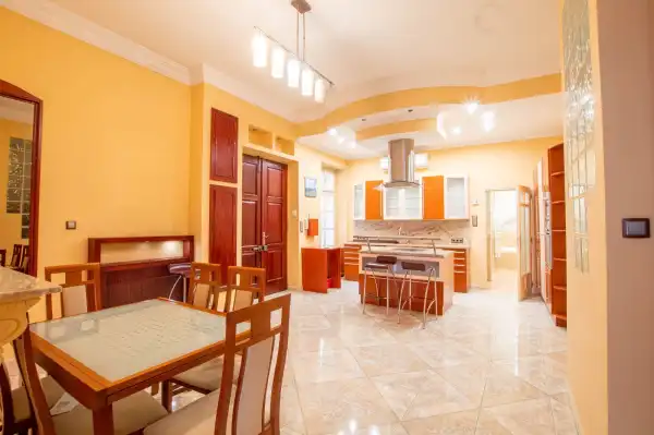 Eladó téglalakás, Budapest, VI. kerület 3 szoba 98 m² 125 M Ft