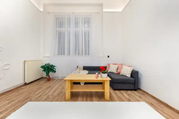 Eladó téglalakás, Budapest, VIII. kerület 2 szoba 38 m² 55.9 M Ft