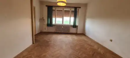 eladó téglalakás, Dunaújváros