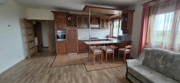 Eladó téglalakás, Dunaújváros 4 szoba 110 m² 89 M Ft